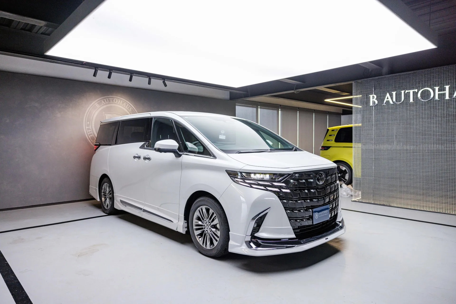 Toyota Alphard Z · 2