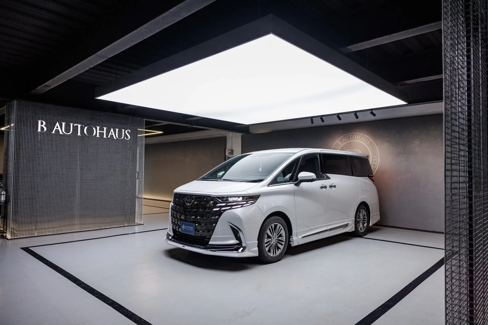Toyota Alphard Z · 4