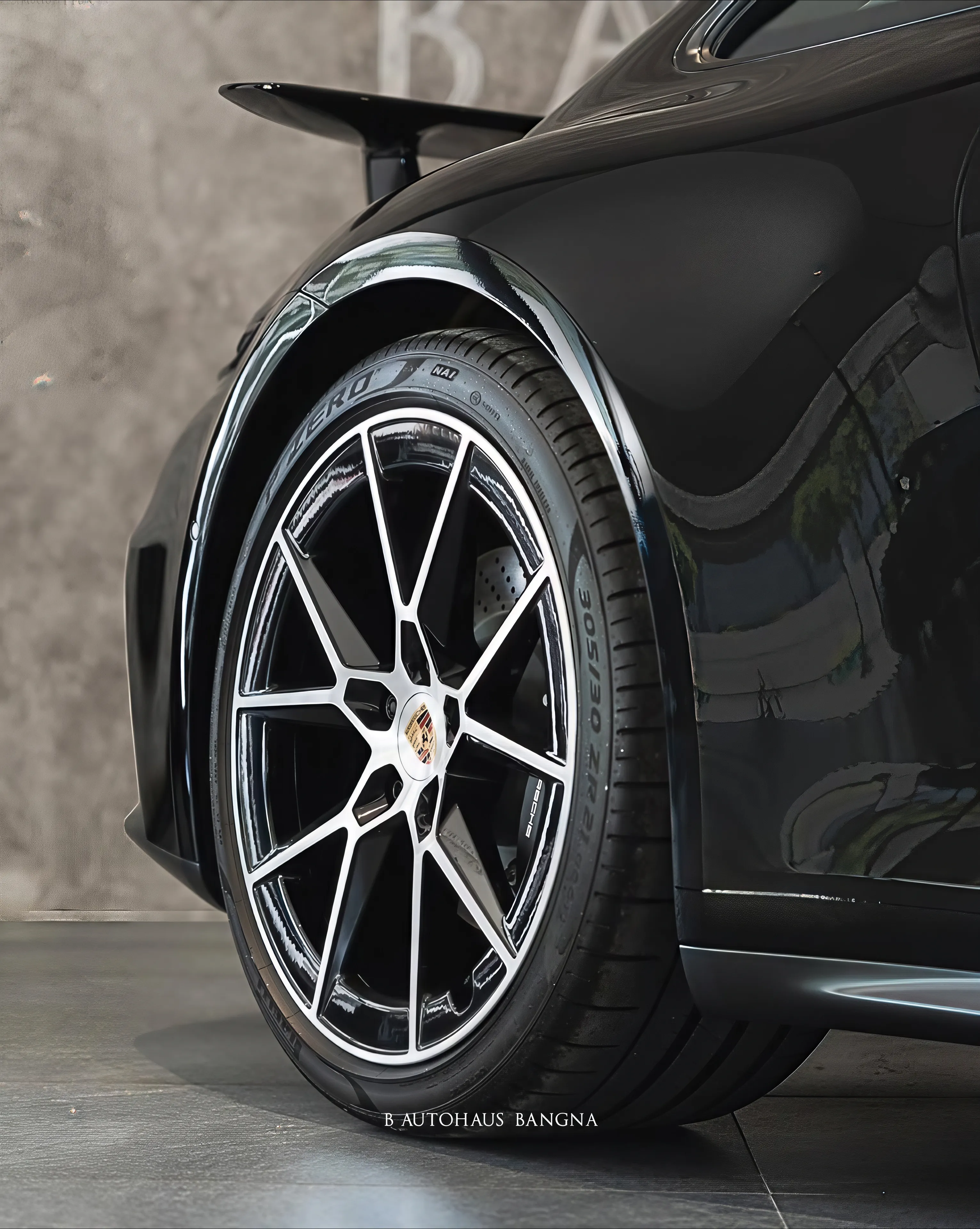 Porsche 911 Carrera · 4