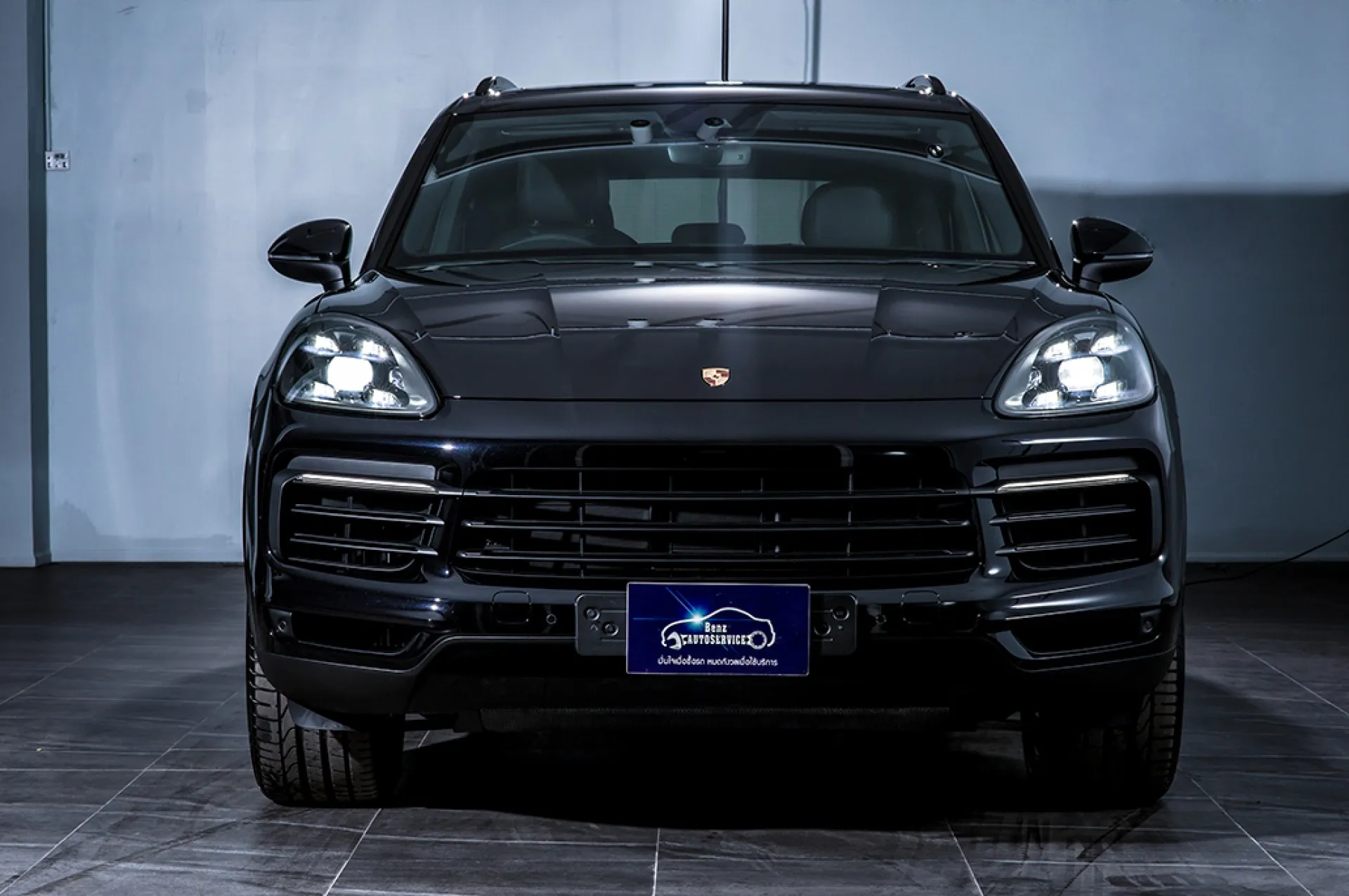 Cayenne, up close · 2