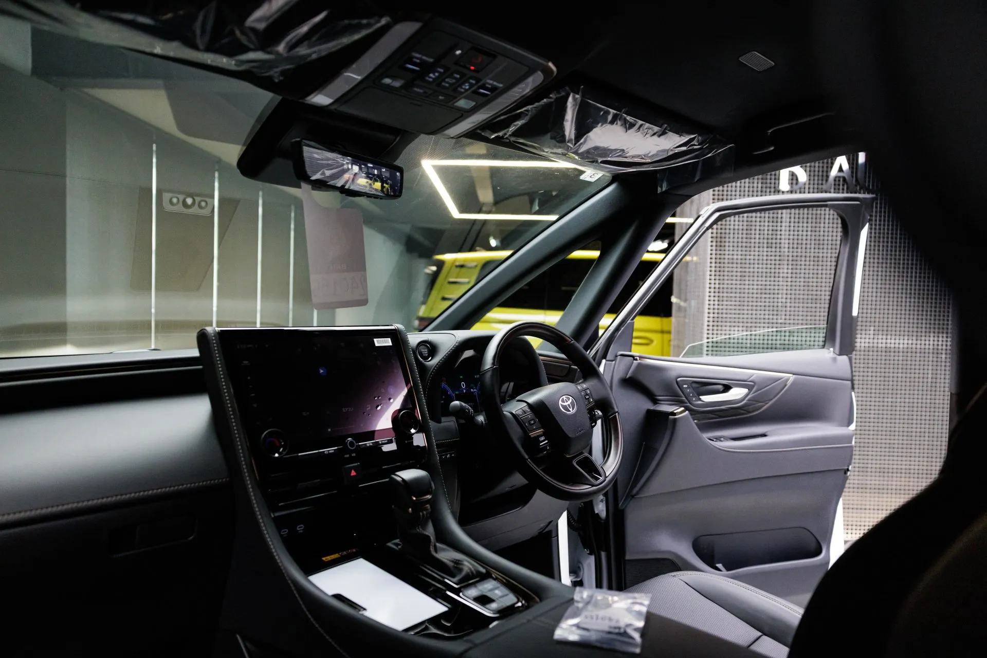 Toyota Alphard Z · 5