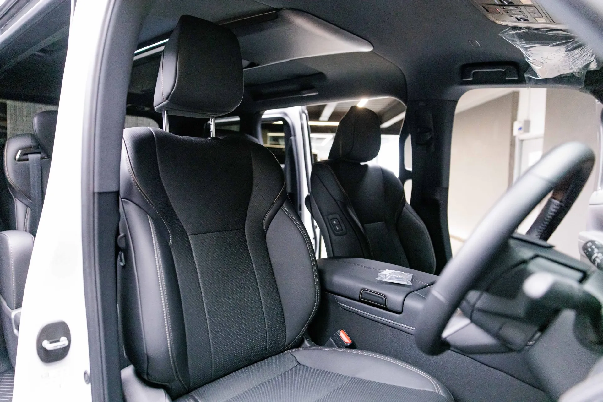 Toyota Alphard Z · 6