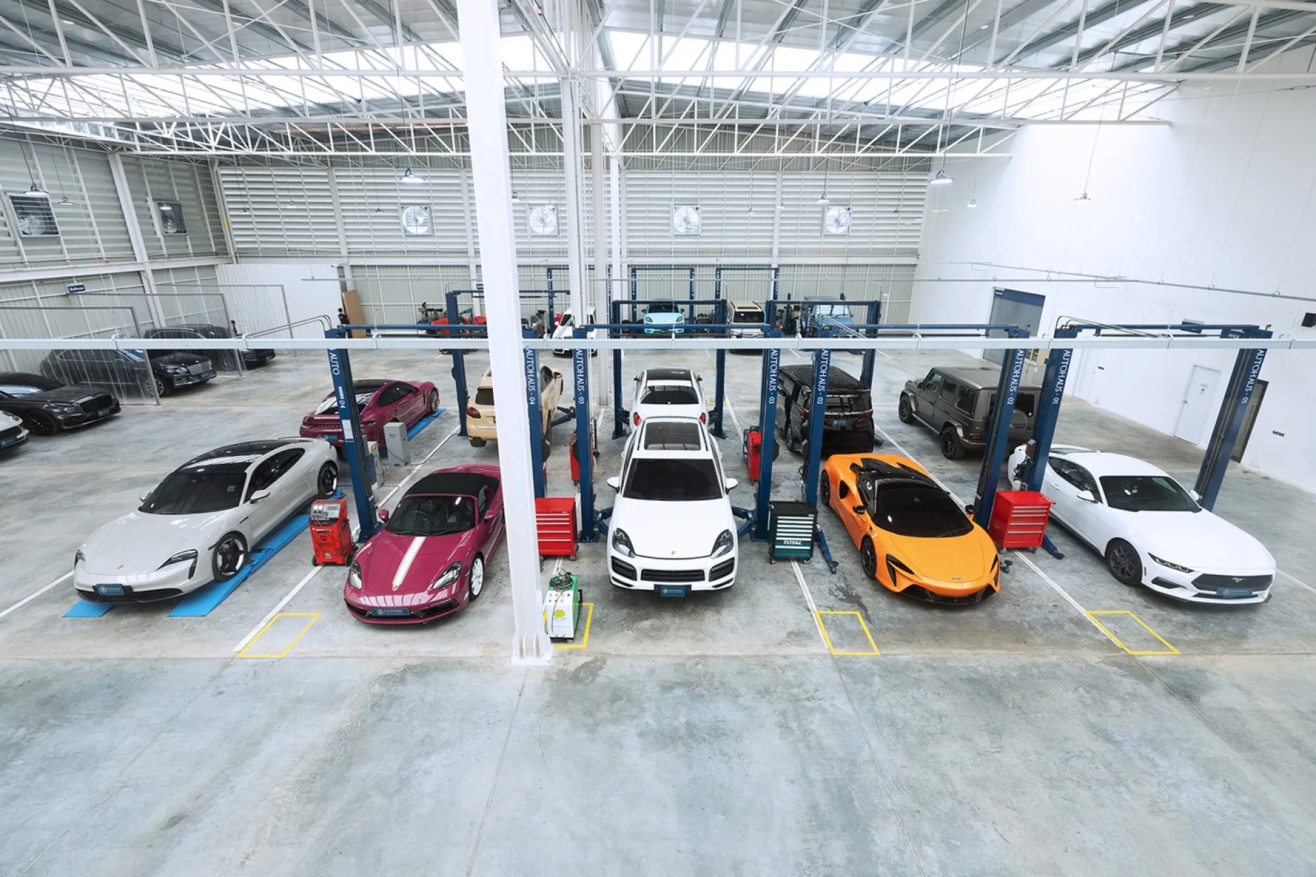 B Autohaus workshop