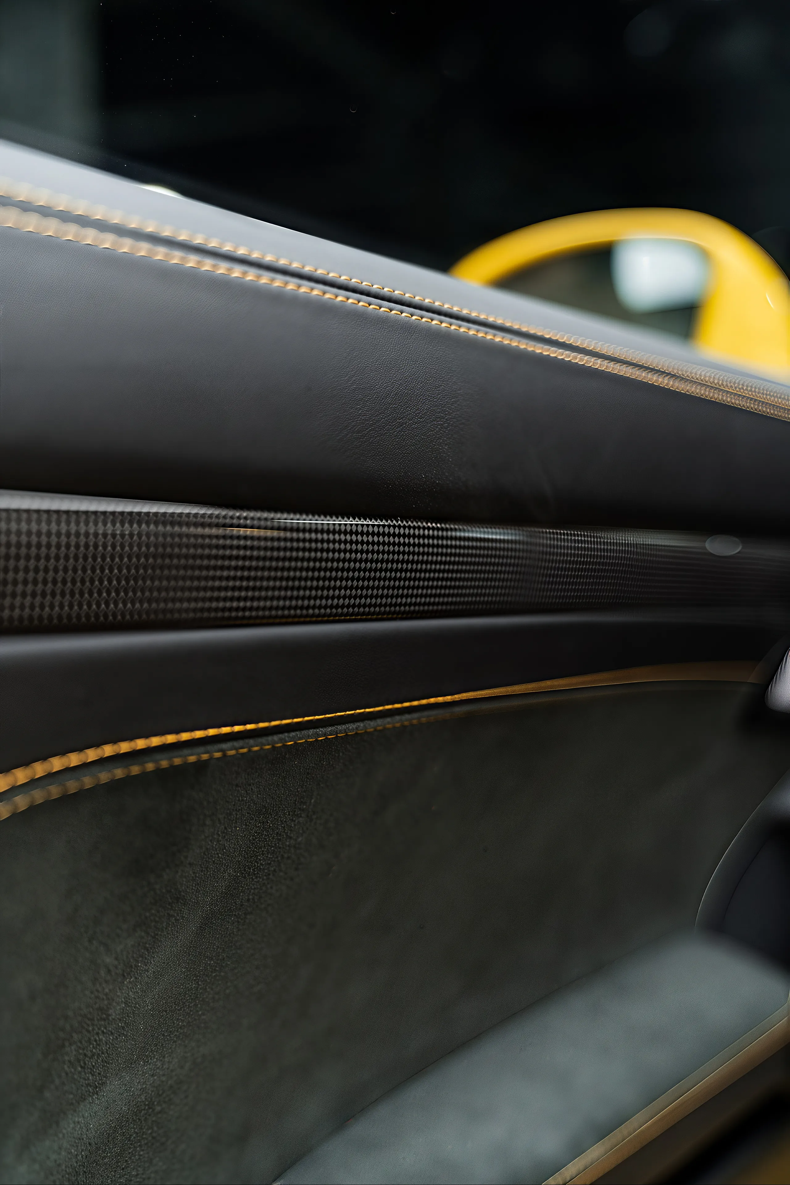 Porsche 718 Cayman GT4 · 6
