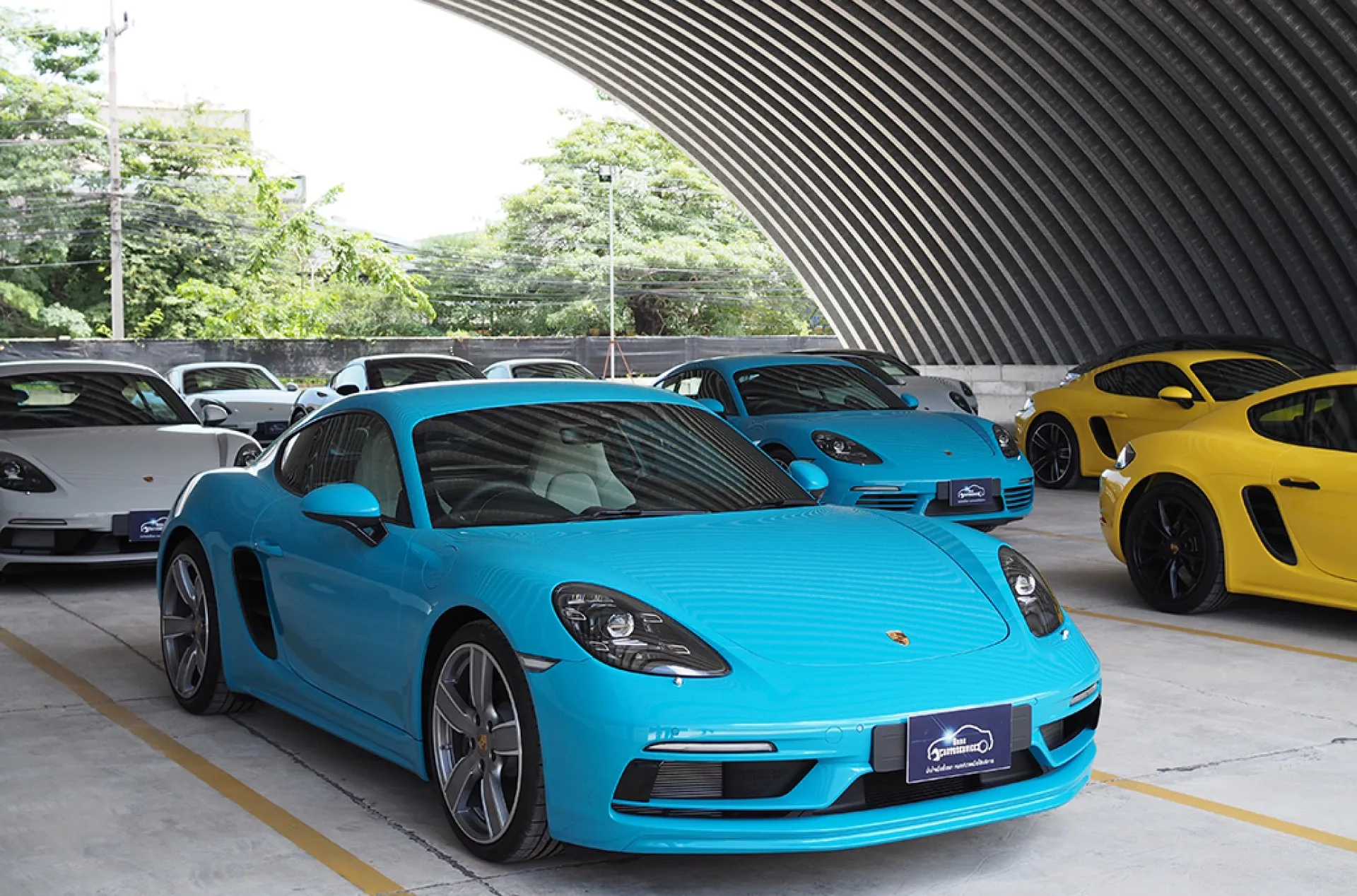 Porsche on the roof · 4