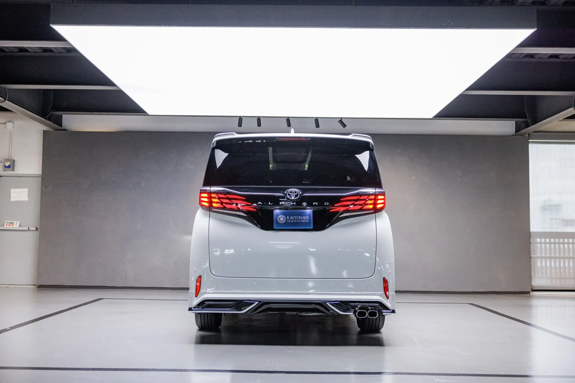 Toyota Alphard Z · 9