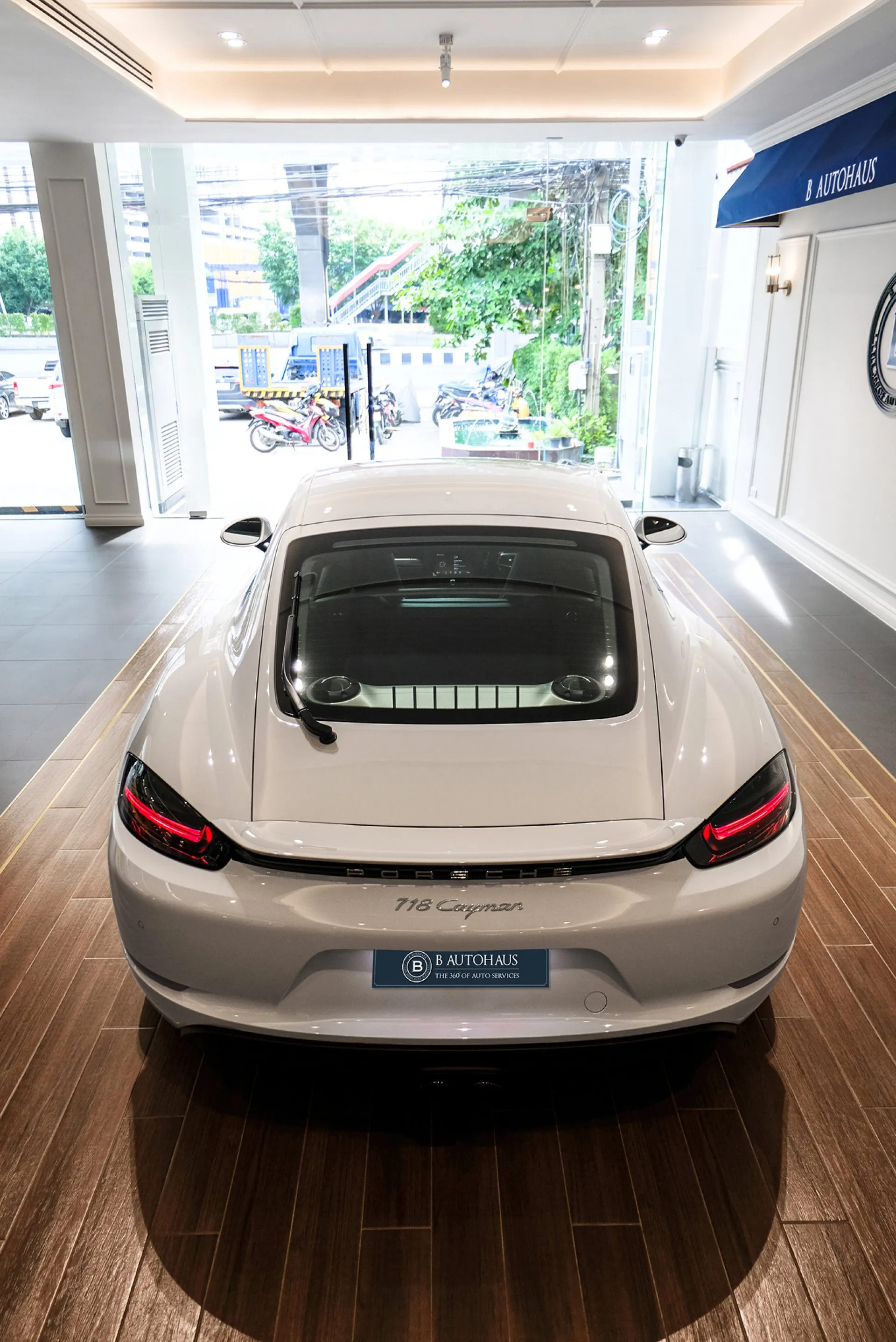 718 Cayman · 6