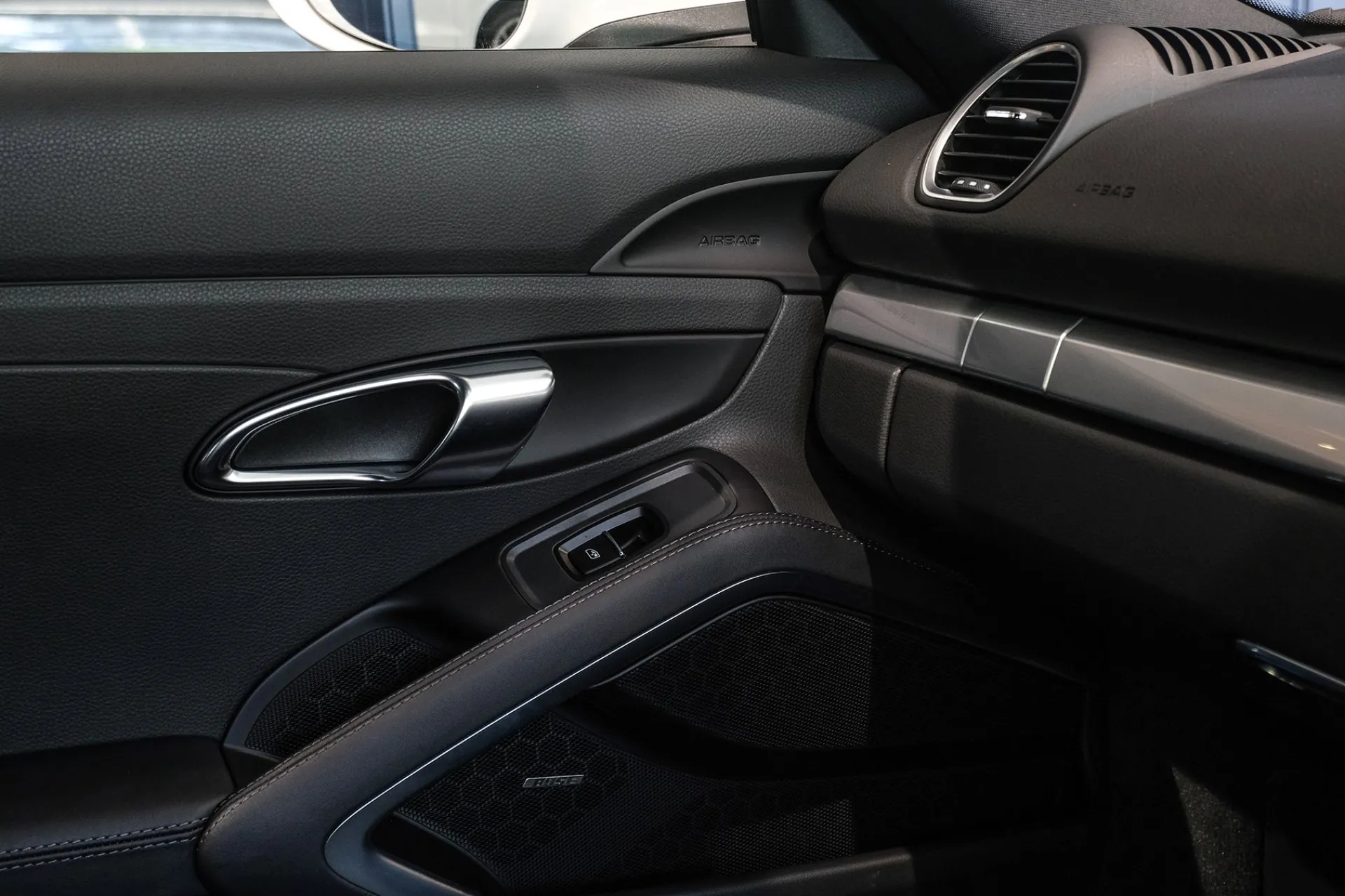 718 Cayman · 12