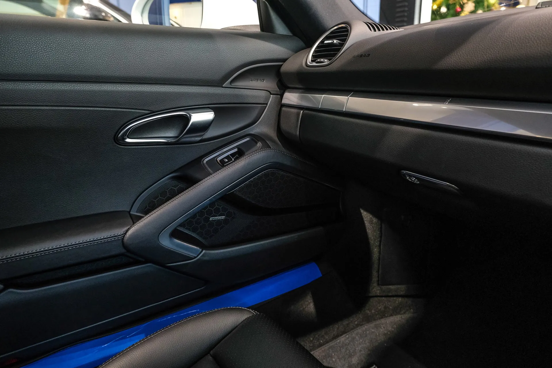 718 Cayman · 16